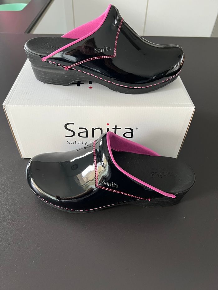 Sabot sanita noir brillant bordure fushia 35 neuf