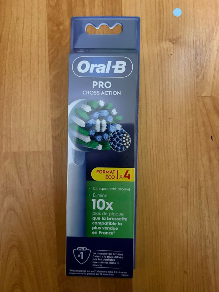 Lot de 4 brossettes oral B