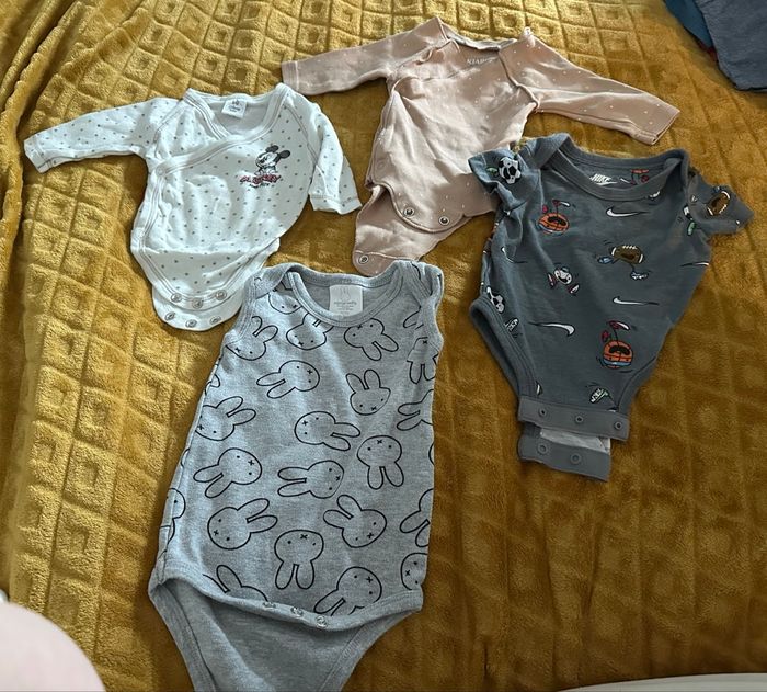 Lots bodies bébé