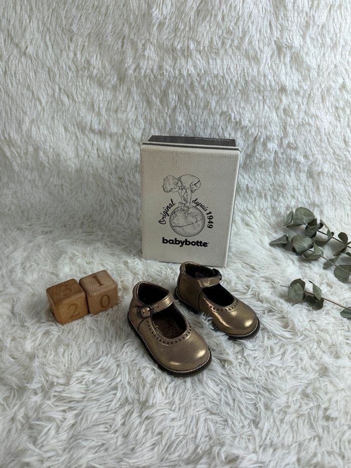 Paire de babies coloris bronze Babybotte taille 20