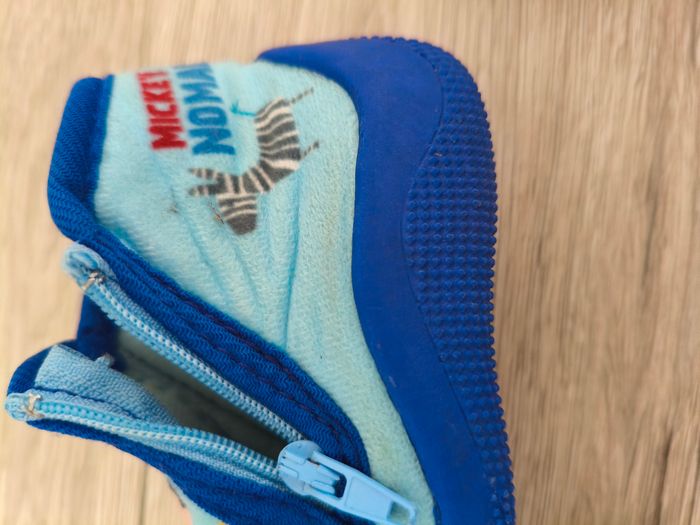 Chaussons bébé Mickey – taille 18 👟 - photo numéro 4