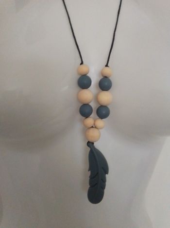 Collier sautoir perles bois et caoutchouc