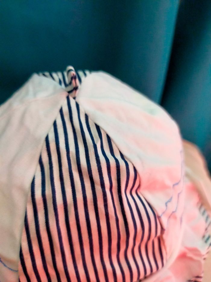 Bob bébé rayé & poisson brodé – Taille 49 cm – 100% coton - photo numéro 3