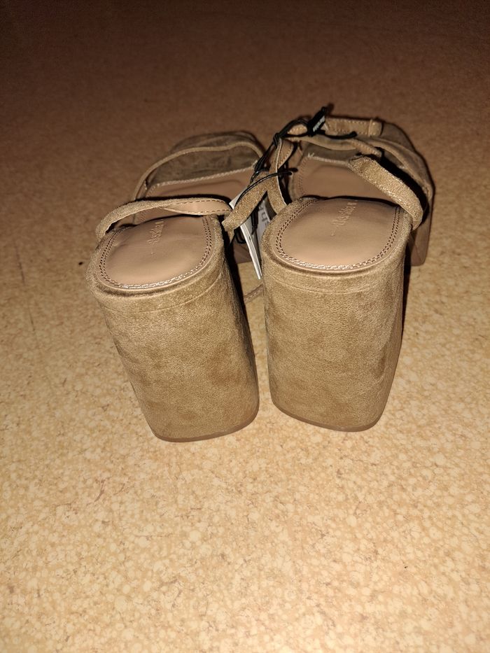Chaussures a talons en daim taille 40 bershka neuf - photo numéro 4