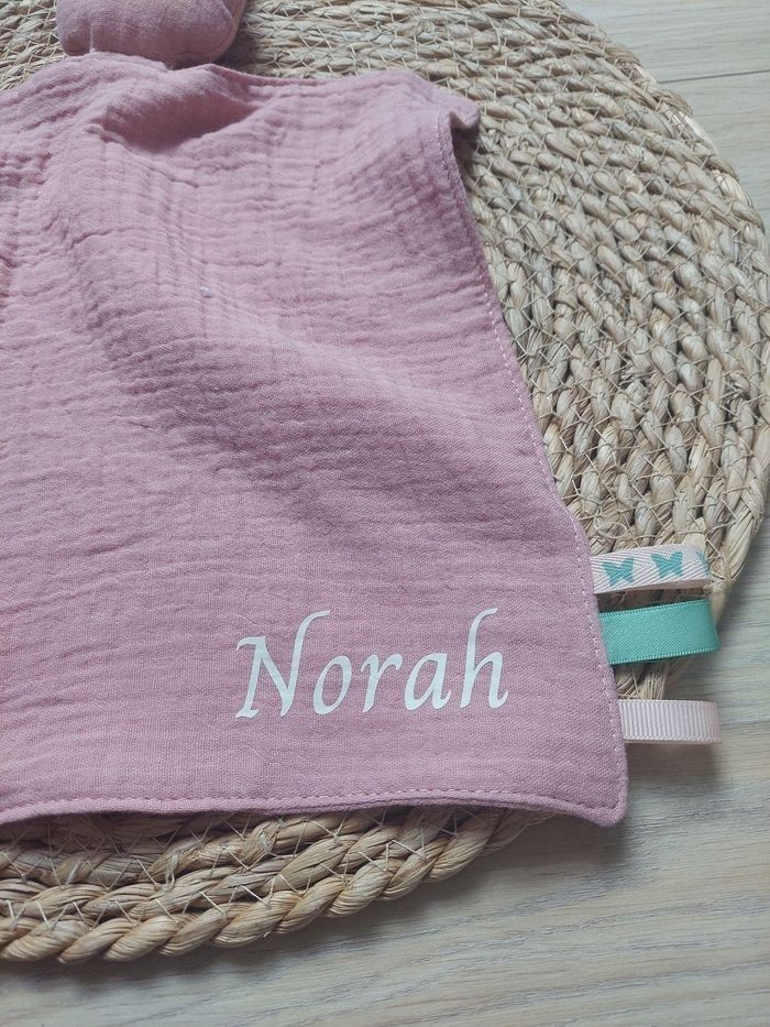 Doudou personnalisé double gaze rose - photo numéro 2