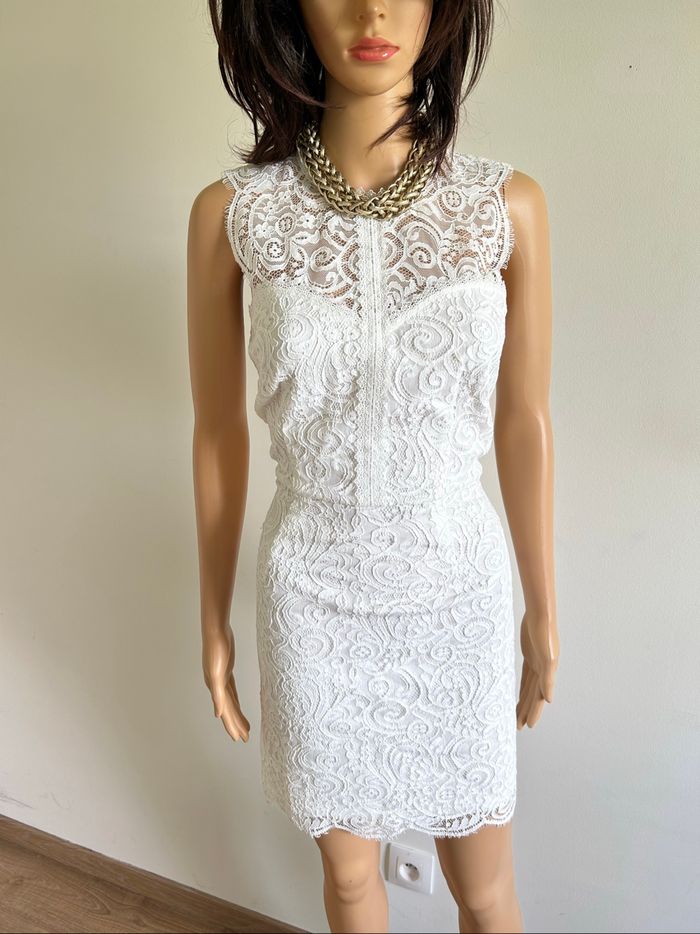 Robe blanche en dentelle Morgan taille 38 comme neuve