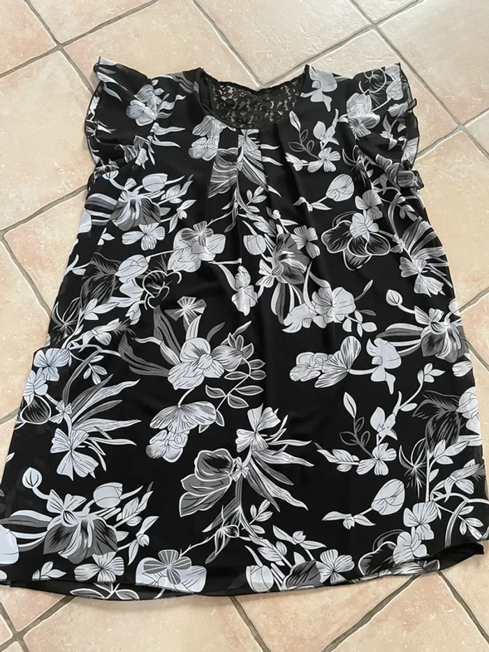 Magnifique robe d’été toute doublée en 44/46 dos en dentelle noire excellent état - photo numéro 5