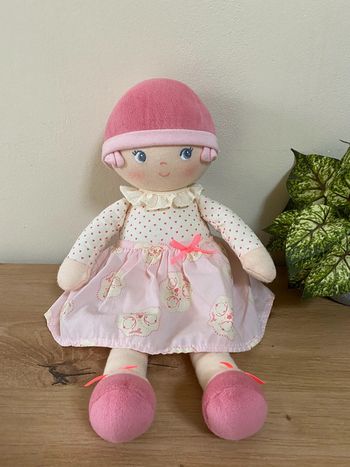 Doudou poupée en chiffon écru coeur jupe rose corolle