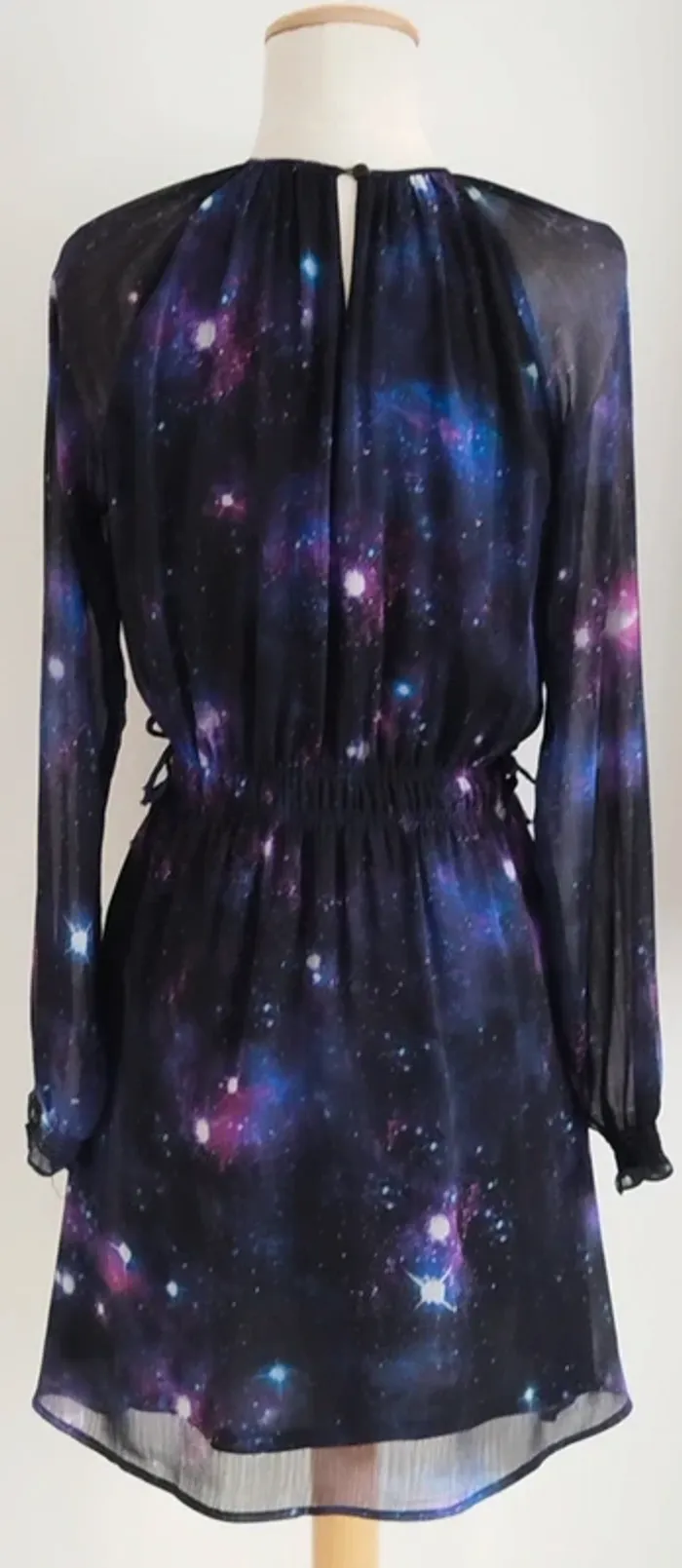 Jolie robe à manches longues en voile noire thème espace doublée H&M taille 15 ans - photo numéro 3