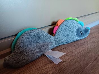 Petit livre sensoriel en forme Hérisson- Sassy - multicolor