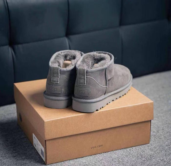 Bottes Ugg Mini taille 38 - photo numéro 2