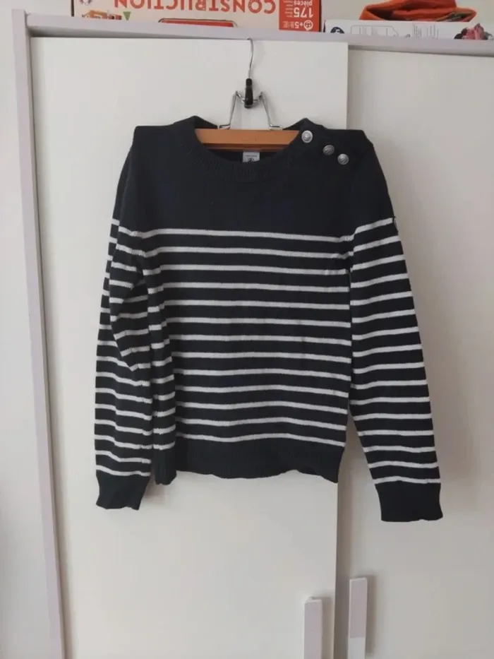 Marinière Petit bateau ornée  de 3boutons métal argenté sur l'épaule t10ans - photo numéro 3