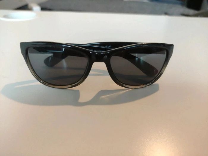 Lunettes de soleil pour enfants de la marque GAP - photo numéro 2