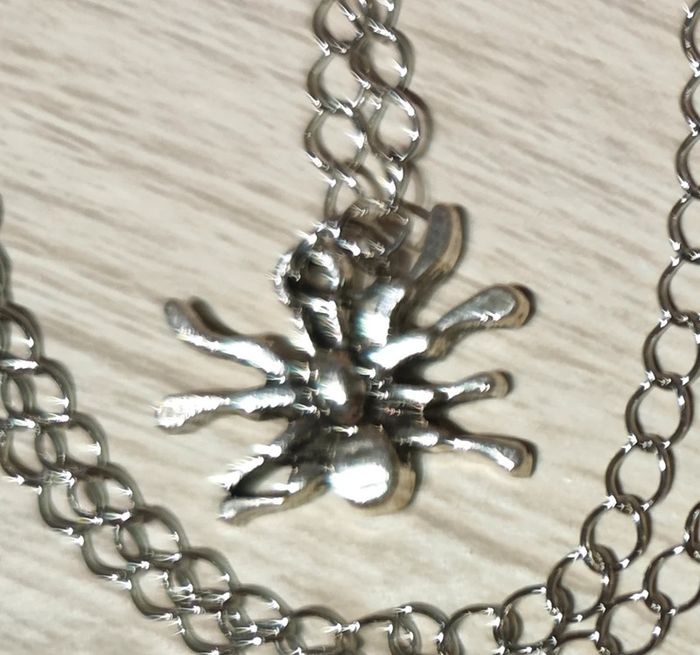 Collier ras de cou fantaisie argenté ajustable avec pendentif araignée - photo numéro 2