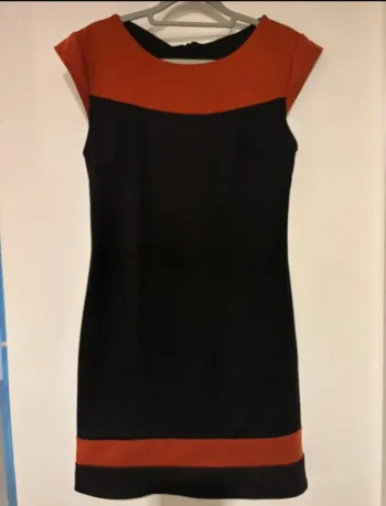 Robe noire et rouge élégante – taille L