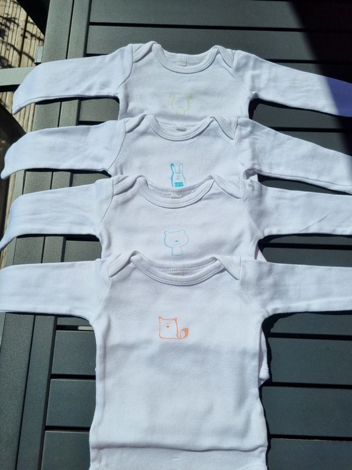 Lot de 6 bodies en 3 mois - photo numéro 2