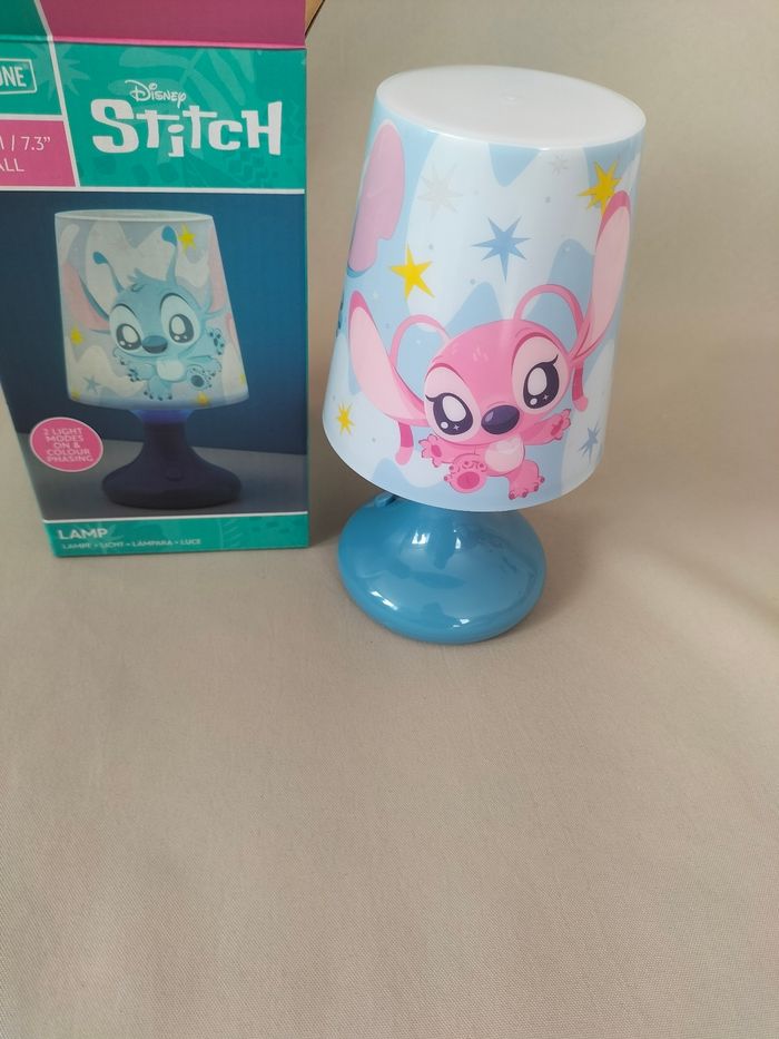 🩵 Lampe veilleuse Stitch en plastique - Disney - Neuve 🩵 - photo numéro 2