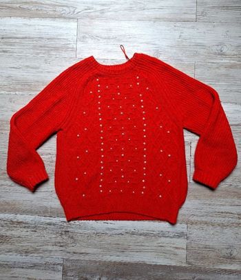 Pull rouge à perles