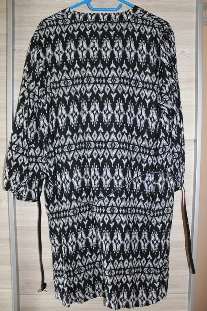 Robe manche 3/4 - Taille 44 - Neuve - photo numéro 8