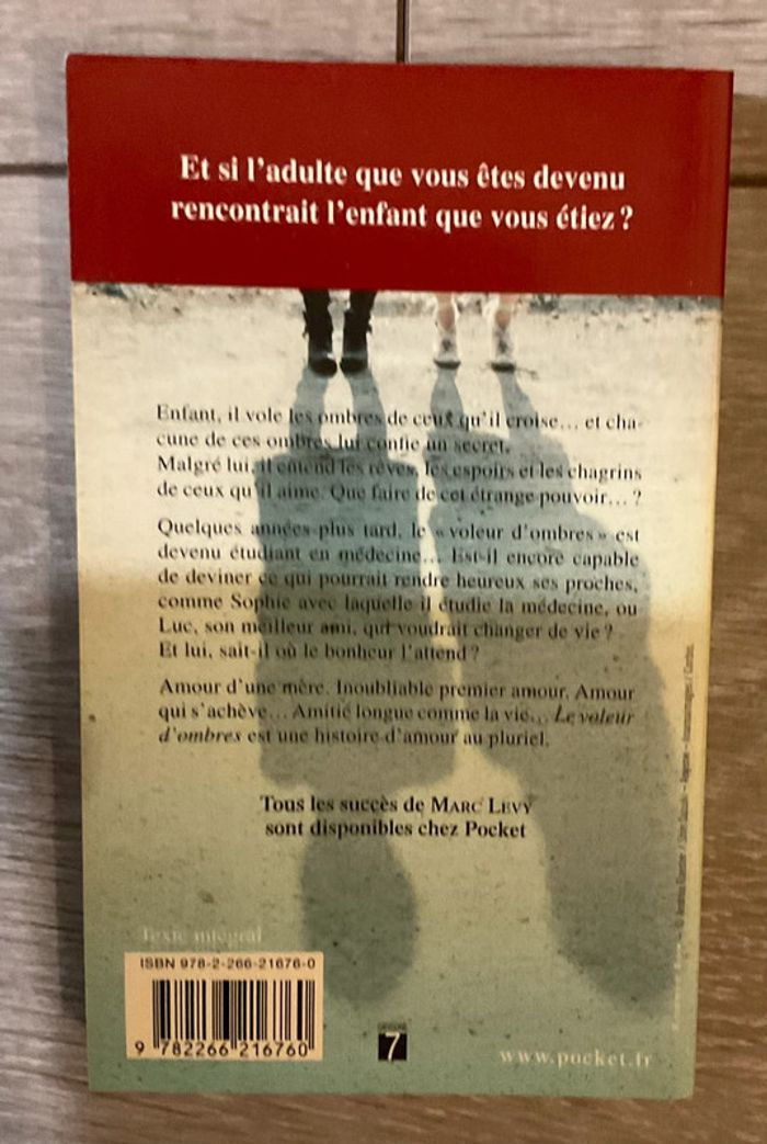 Livre de poche Marc Levy « le voleur d’ombres » - photo numéro 2