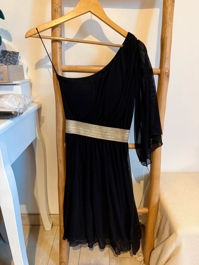 Robe épaule dénudée