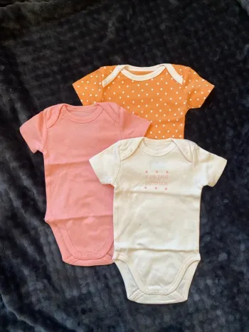 Lot 3 bodies manches courtes