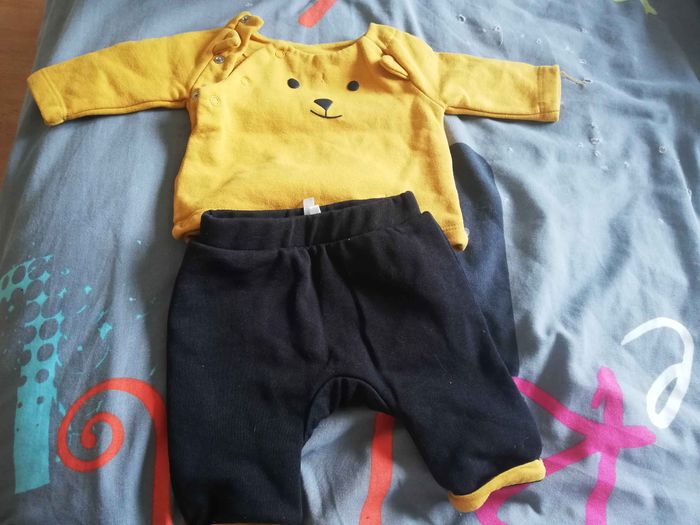 Ensemble garçon ( pull et pantalon)