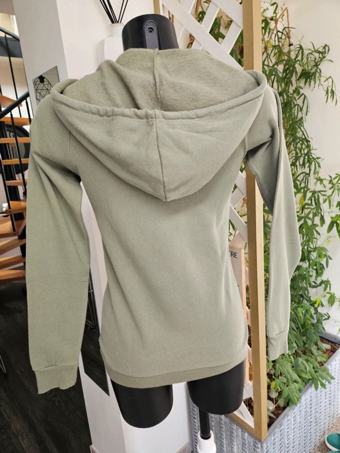 Guess pull vert à capuche taille XS - photo numéro 4