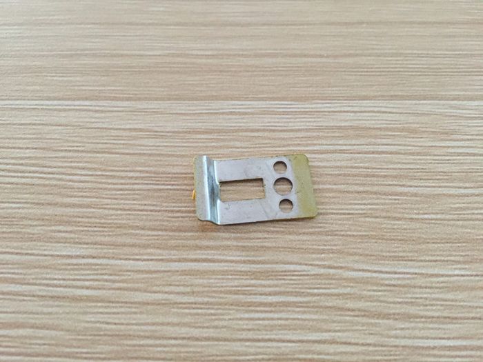 Fixation porte pièce détachée miniature Porsche 911 Carrera 1993 Burago 1/18 #A26 - photo numéro 2