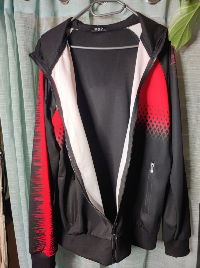 Veste a capuche rouge et noire taille XXL - photo numéro 5