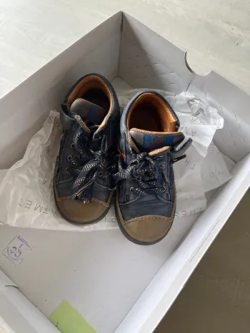 Chaussures taille 25 GBB