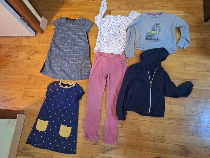 Lot vêtements fille 8 ans - photo numéro 2