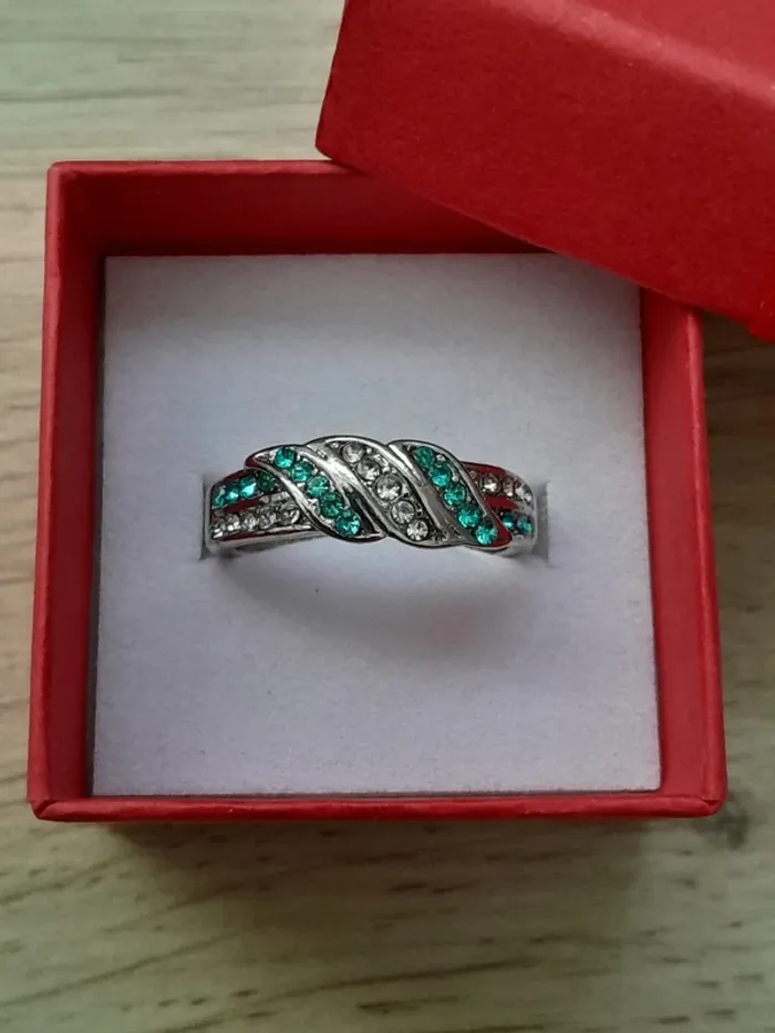 Bague avec strass transparents et bleus, taille 53 (doigts fins) - photo numéro 2