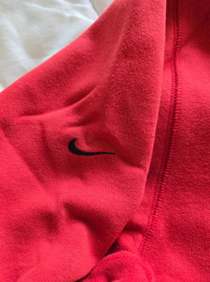 🌟 Hoodies rouge Nike - Taille L 🌟 - photo numéro 5