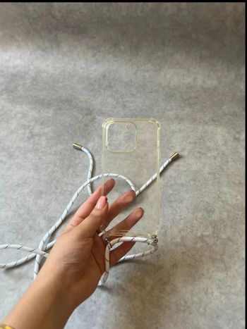 Coque iphone 14 pro avec cordon