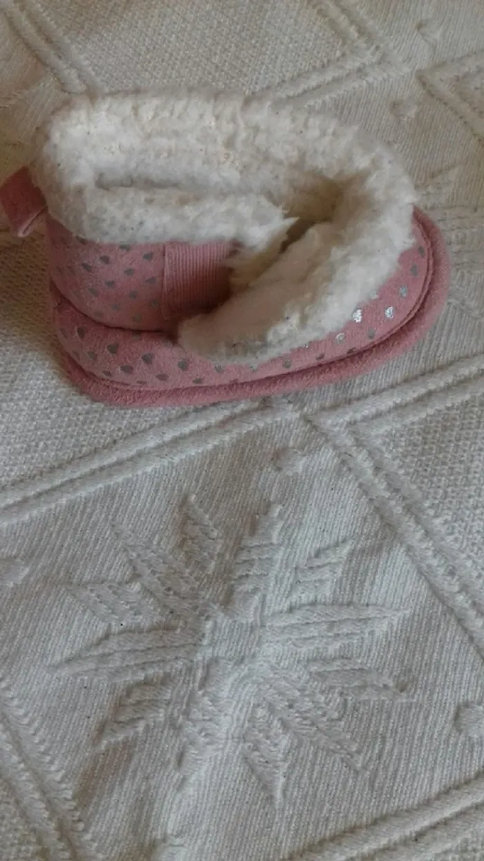 Bottines rose coeur argentés fourrées taille 17 - photo numéro 3
