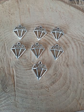 Lot de 16 pendentifs diamant argenté