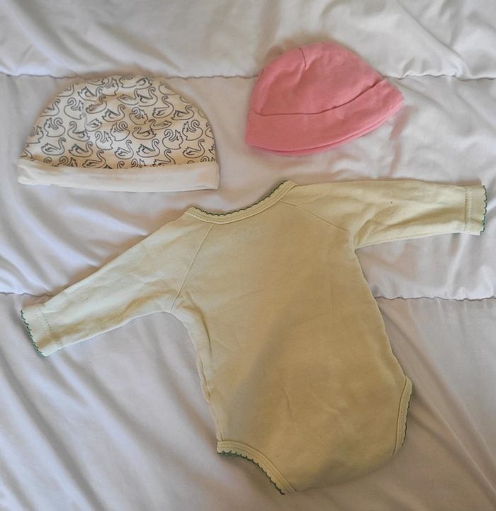 Lot de vêtements légers naissance et 1 mois fille - photo numéro 6