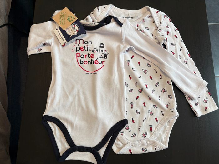 Lot de 2 bodies Manches longues Terre de marins Taille 23 mois.