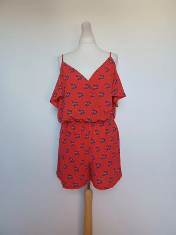 Combinaison short rouge à motifs - Idéal pour l'été !