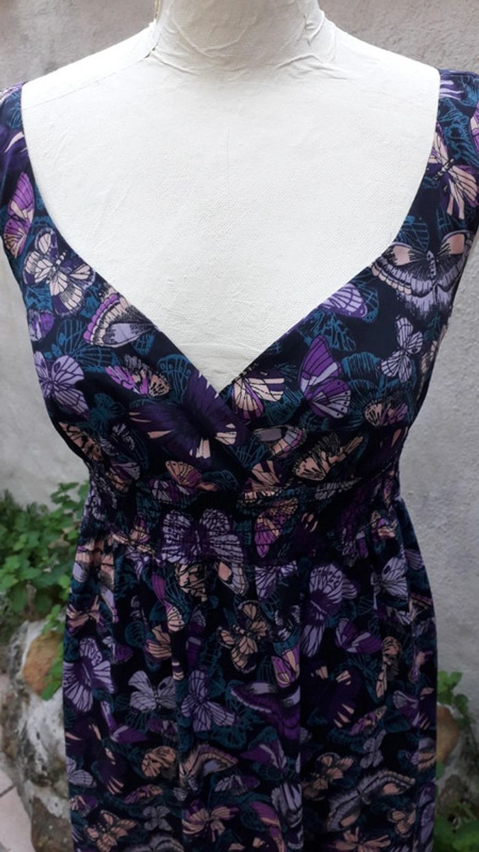 Jolie robe décolleté fond noir motifs papillons - photo numéro 2
