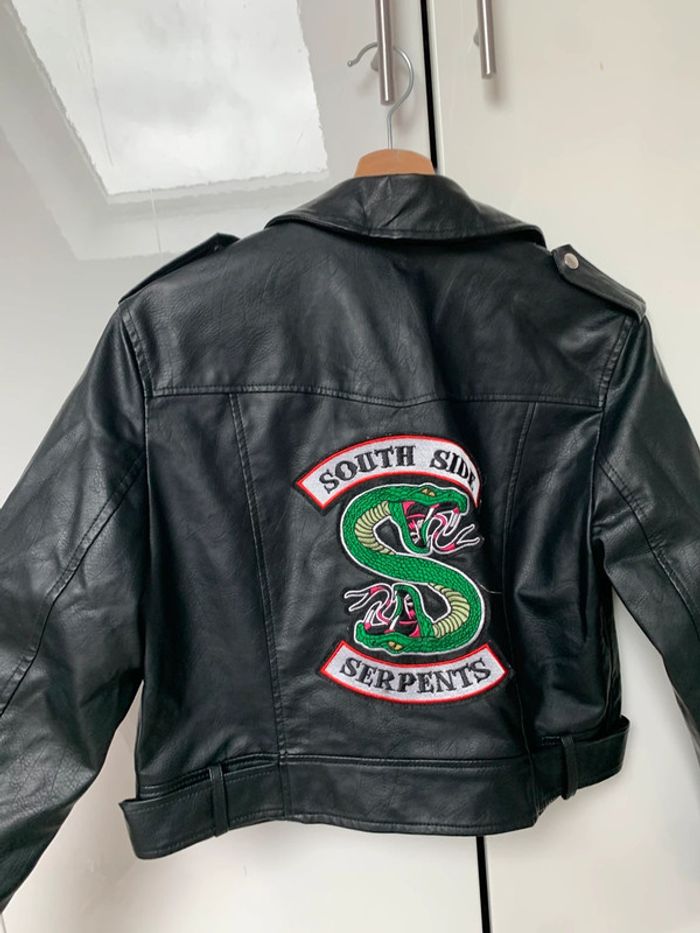 Veste en cuir de la série riverdale - photo numéro 3