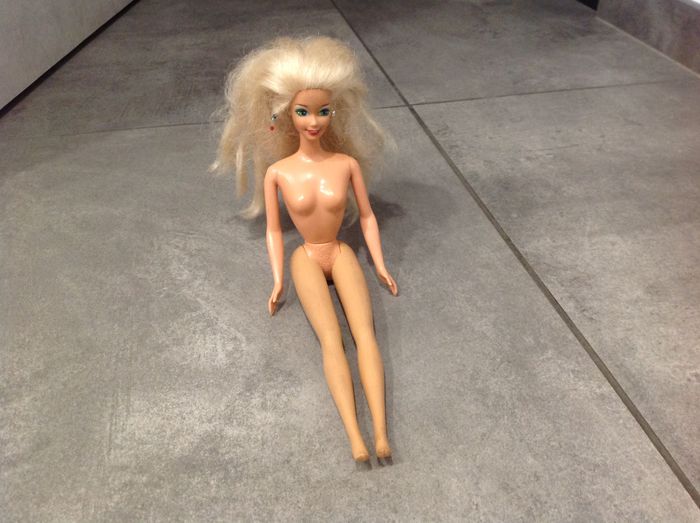 Poupée mannequin Barbie nuePoupée mannequin Barbie nue - photo numéro 3