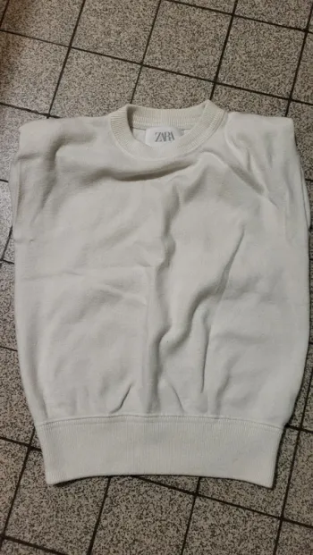 Haut creme sans manches