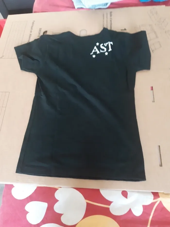 Tee-shirt taille M - photo numéro 4