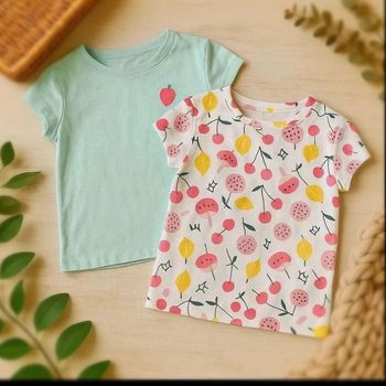 Jolie lot de tee shirt MC fraise 8 ans fille