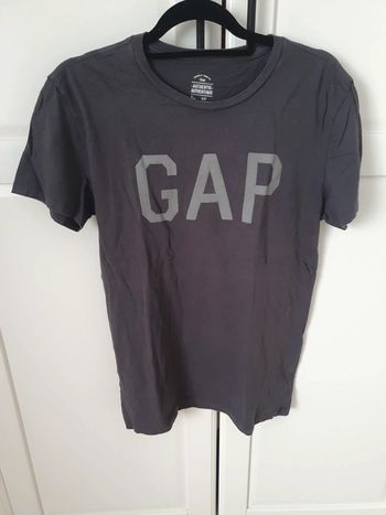 T shirt gap