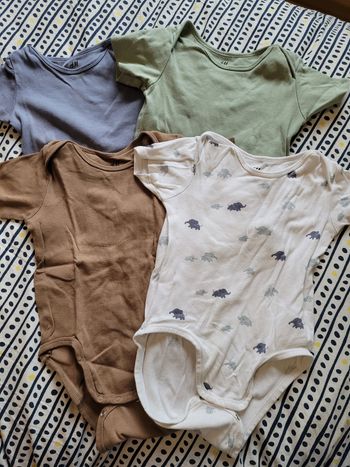 Lot de 4 bodys 3 ans