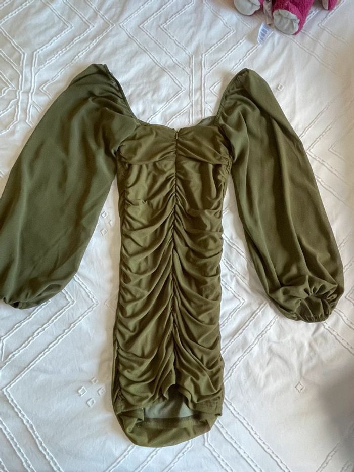 Robe en tulle ou voile manches bouffantes verte - photo numéro 2