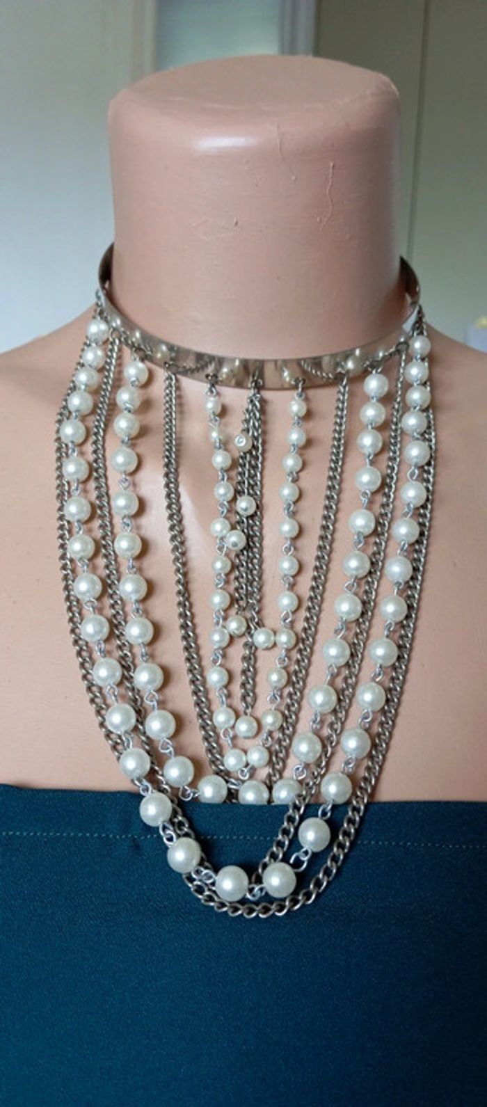Rivière de perles sur ras du cou métal - photo numéro 1